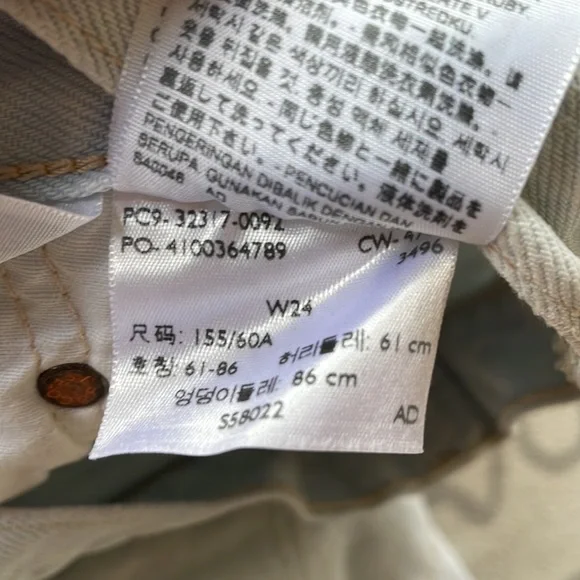 Levi’s 501 Distressed Light Wash Shorts - Picture 6 of 9